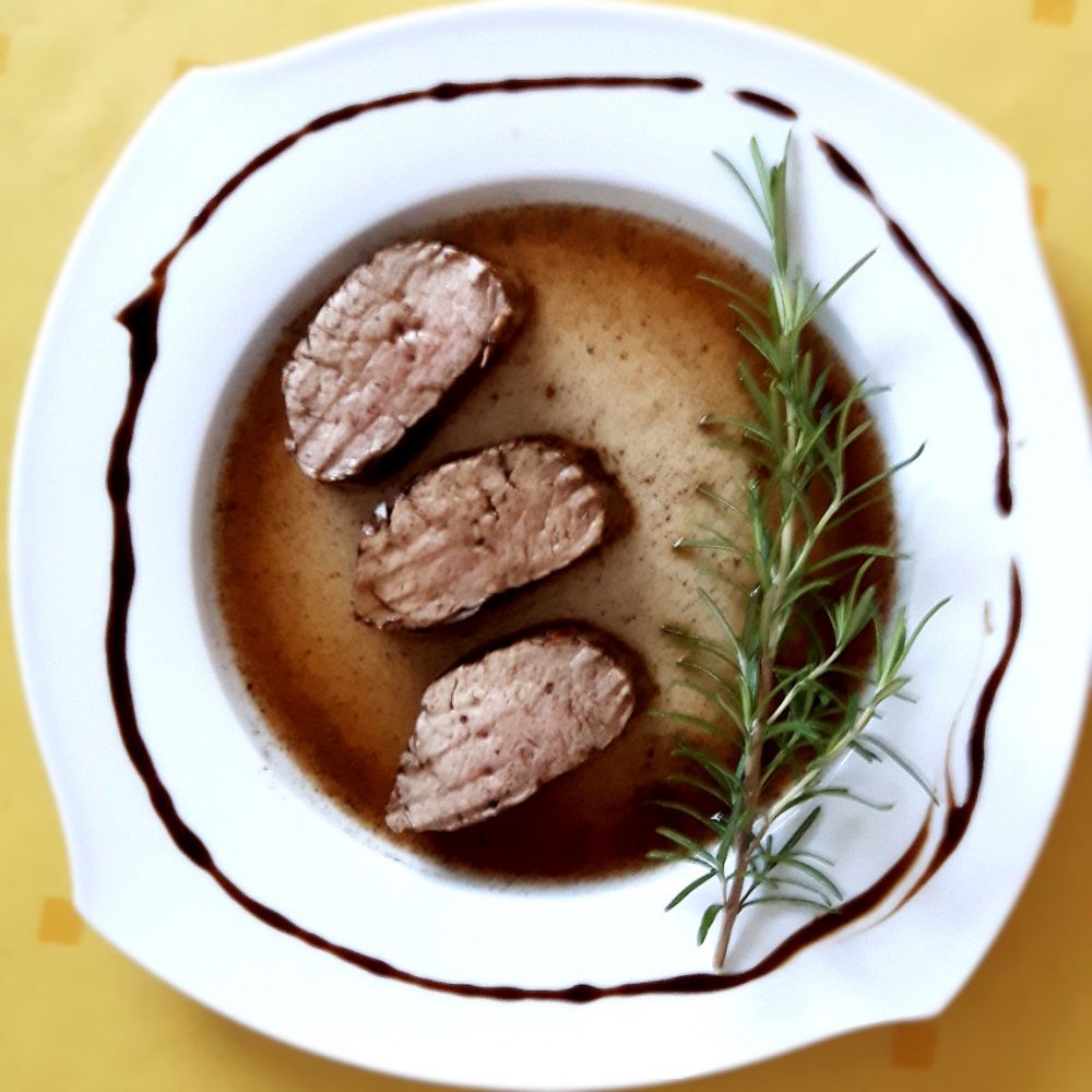 Schweinefilet in Wein - Balsamico Sauce mit Rosmarin