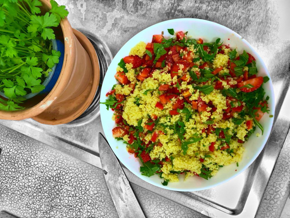 Couscous-Salat mit Erdbeeren